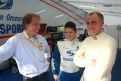 2008 - ADAC GT Masters: Christopher Mies mit Teamchef Joerg van Ommen (l.) und Teamkollege Jens Richter (r.)